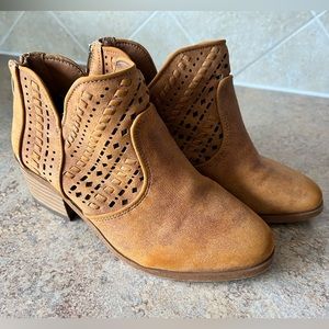 Vince Camuto Booties- little girls size 1